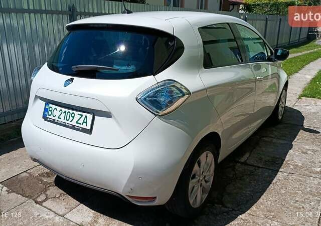 Белый Рено Зое, объемом двигателя 0 л и пробегом 100 тыс. км за 7300 $, фото 6 на Automoto.ua