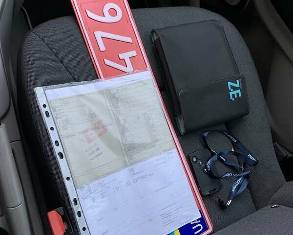 Білий Рено Зое, об'ємом двигуна 0 л та пробігом 68 тис. км за 5800 $, фото 22 на Automoto.ua