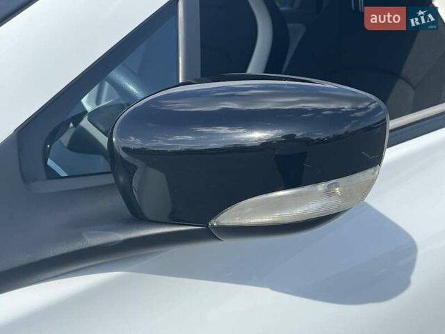 Белый Рено Зое, объемом двигателя 0 л и пробегом 195 тыс. км за 5999 $, фото 10 на Automoto.ua
