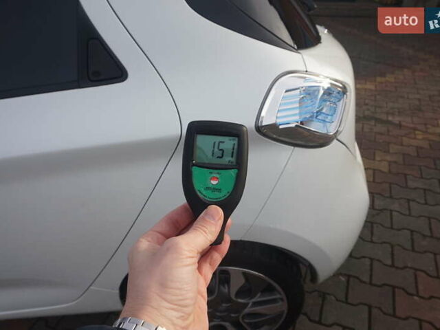 Белый Рено Зое, объемом двигателя 0 л и пробегом 86 тыс. км за 7200 $, фото 71 на Automoto.ua