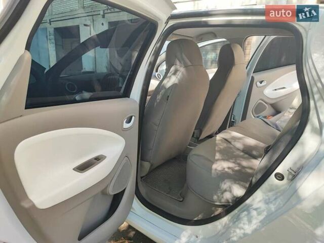 Білий Рено Зое, об'ємом двигуна 0 л та пробігом 70 тис. км за 7200 $, фото 2 на Automoto.ua
