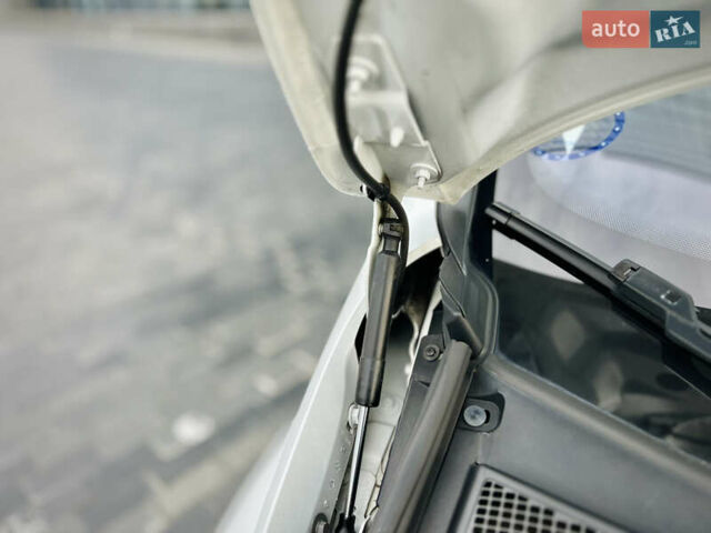 Білий Рено Зое, об'ємом двигуна 0 л та пробігом 160 тис. км за 7500 $, фото 47 на Automoto.ua