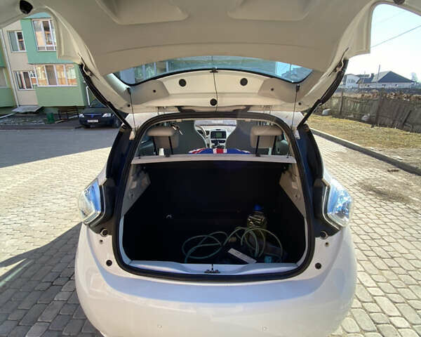 Рено Зое 2015 в Виннице на Automoto.ua Белый Рено Зое, объемом двигателя 0 л и пробегом 240 тыс. км за 4999 $, фото 13 на Automoto.ua