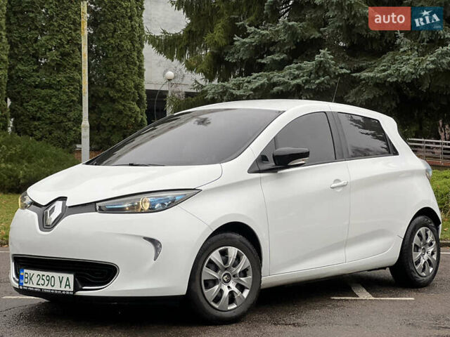 Белый Рено Зое, объемом двигателя 0 л и пробегом 82 тыс. км за 6900 $, фото 11 на Automoto.ua