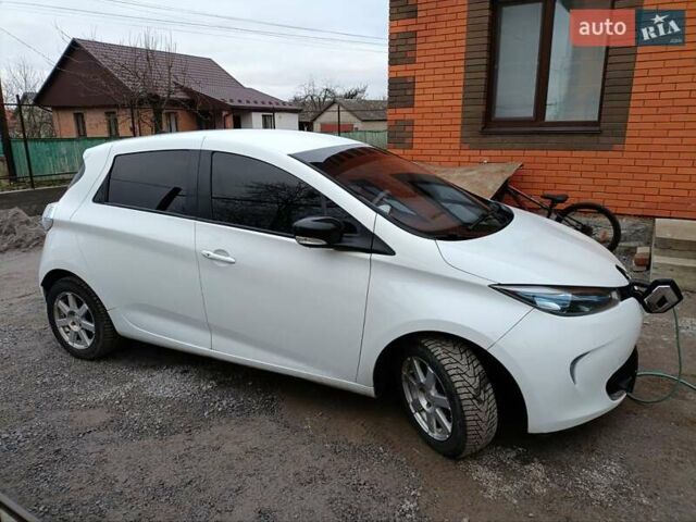 Белый Рено Зое, объемом двигателя 0 л и пробегом 240 тыс. км за 5999 $, фото 15 на Automoto.ua