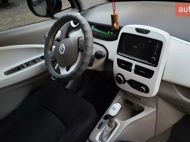 Білий Рено Зое, об'ємом двигуна 0 л та пробігом 205 тис. км за 9600 $, фото 3 на Automoto.ua