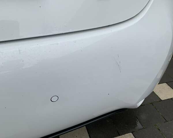 Білий Рено Зое, об'ємом двигуна 0 л та пробігом 68 тис. км за 5800 $, фото 2 на Automoto.ua