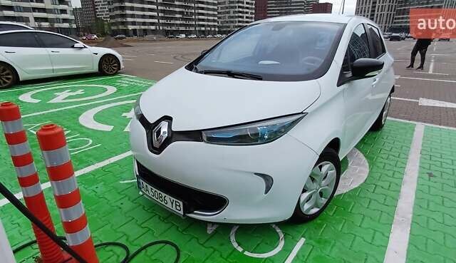Білий Рено Зое, об'ємом двигуна 0 л та пробігом 177 тис. км за 6700 $, фото 4 на Automoto.ua