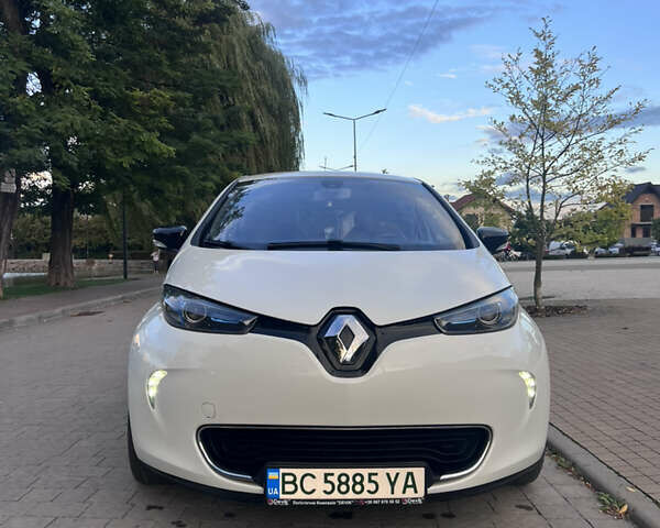 Білий Рено Зое, об'ємом двигуна 0 л та пробігом 98 тис. км за 7200 $, фото 2 на Automoto.ua