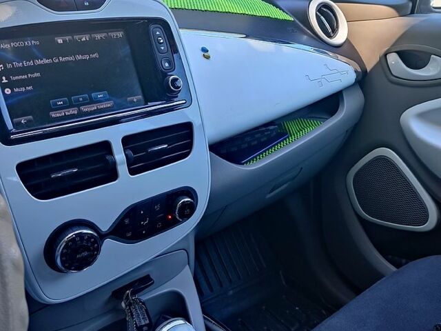 Білий Рено Зое, об'ємом двигуна 85 л та пробігом 34 тис. км за 6850 $, фото 2 на Automoto.ua