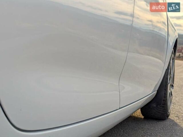 Белый Рено Зое, объемом двигателя 0 л и пробегом 85 тыс. км за 6900 $, фото 27 на Automoto.ua