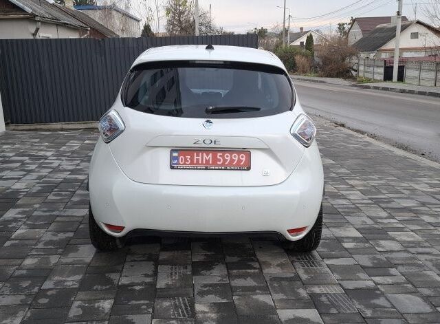 Белый Рено Зое, объемом двигателя 0 л и пробегом 106 тыс. км за 6300 $, фото 4 на Automoto.ua