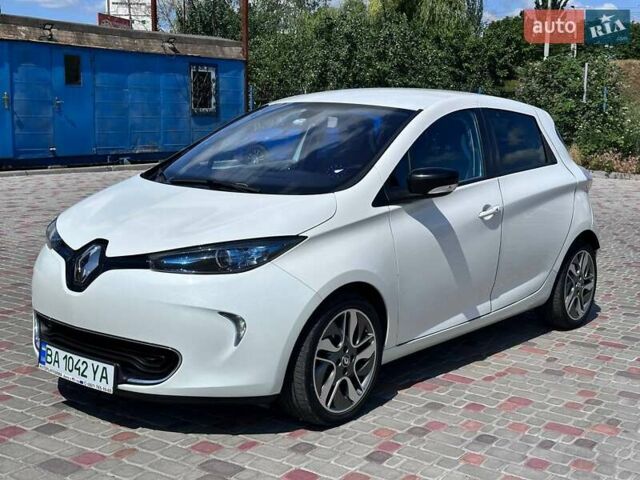 Белый Рено Зое, объемом двигателя 0 л и пробегом 70 тыс. км за 8600 $, фото 10 на Automoto.ua