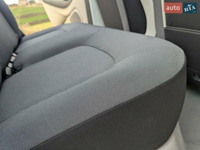 Белый Рено Зое, объемом двигателя 0 л и пробегом 85 тыс. км за 6900 $, фото 38 на Automoto.ua