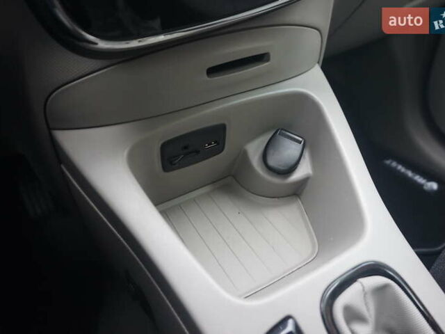 Белый Рено Зое, объемом двигателя 0 л и пробегом 86 тыс. км за 7200 $, фото 36 на Automoto.ua