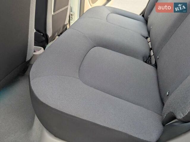 Белый Рено Зое, объемом двигателя 0 л и пробегом 85 тыс. км за 6900 $, фото 35 на Automoto.ua