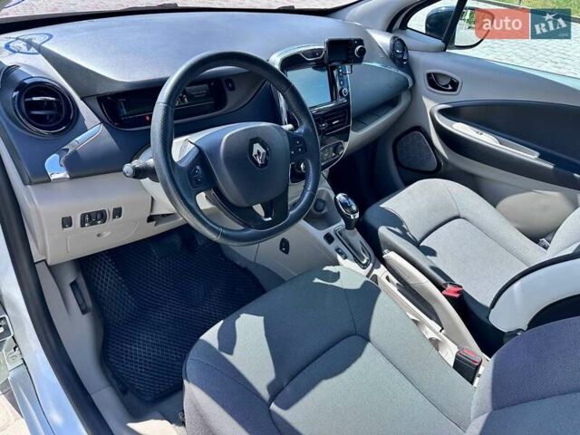 Белый Рено Зое, объемом двигателя 0 л и пробегом 70 тыс. км за 8600 $, фото 18 на Automoto.ua