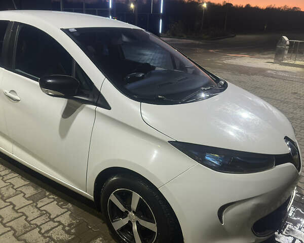 Белый Рено Зое, объемом двигателя 0 л и пробегом 162 тыс. км за 6500 $, фото 4 на Automoto.ua