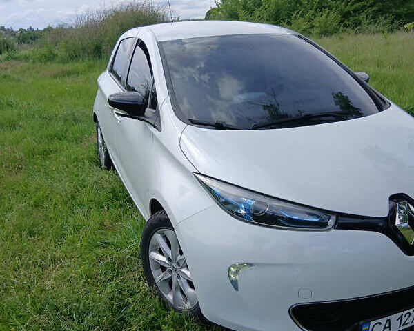 Белый Рено Зое, объемом двигателя 0 л и пробегом 121 тыс. км за 7900 $, фото 2 на Automoto.ua