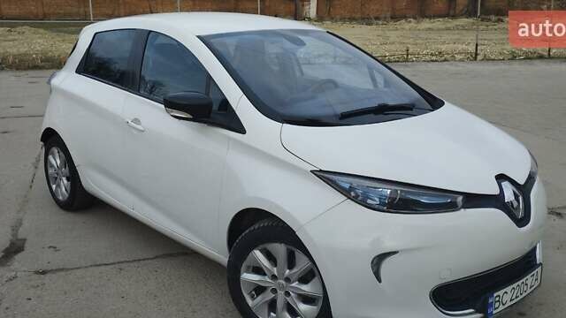Белый Рено Зое, объемом двигателя 0 л и пробегом 94 тыс. км за 7600 $, фото 4 на Automoto.ua
