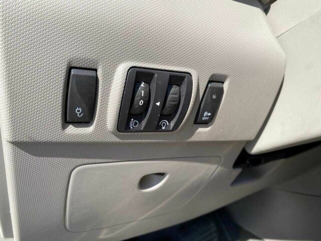 Белый Рено Зое, объемом двигателя 0 л и пробегом 91 тыс. км за 6480 $, фото 21 на Automoto.ua