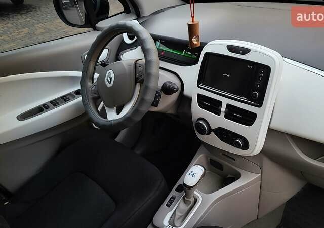 Белый Рено Зое, объемом двигателя 0 л и пробегом 205 тыс. км за 9600 $, фото 3 на Automoto.ua