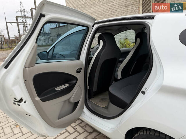 Білий Рено Зое, об'ємом двигуна 0 л та пробігом 154 тис. км за 6350 $, фото 24 на Automoto.ua