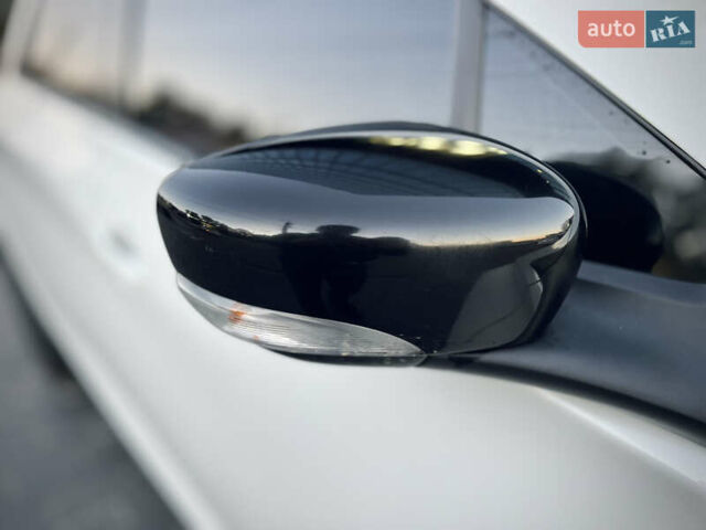 Белый Рено Зое, объемом двигателя 0 л и пробегом 127 тыс. км за 7150 $, фото 8 на Automoto.ua