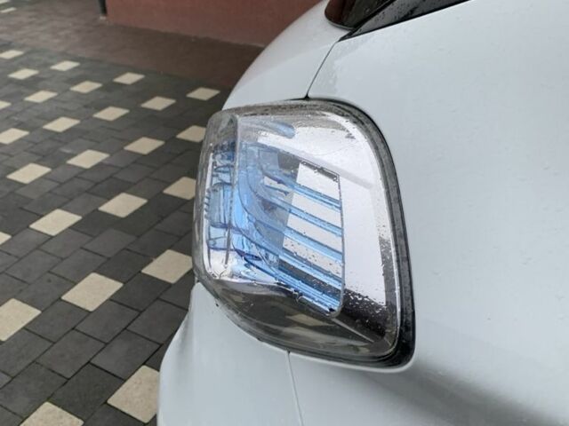 Білий Рено Зое, об'ємом двигуна 0 л та пробігом 68 тис. км за 5800 $, фото 2 на Automoto.ua