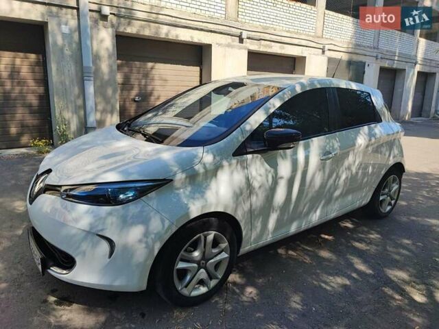 Білий Рено Зое, об'ємом двигуна 0 л та пробігом 70 тис. км за 7200 $, фото 5 на Automoto.ua