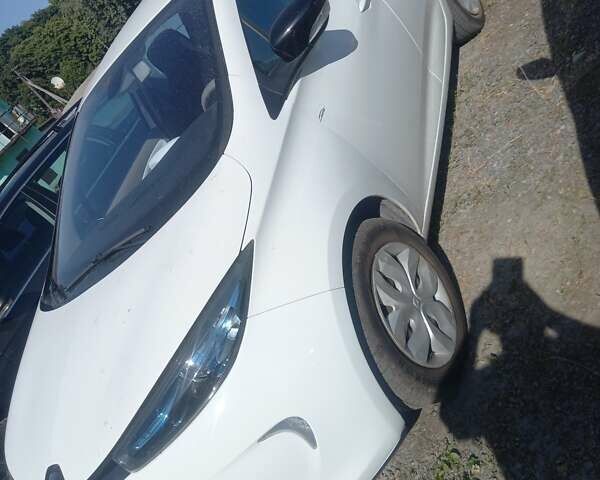 Белый Рено Зое, объемом двигателя 0 л и пробегом 110 тыс. км за 6100 $, фото 3 на Automoto.ua