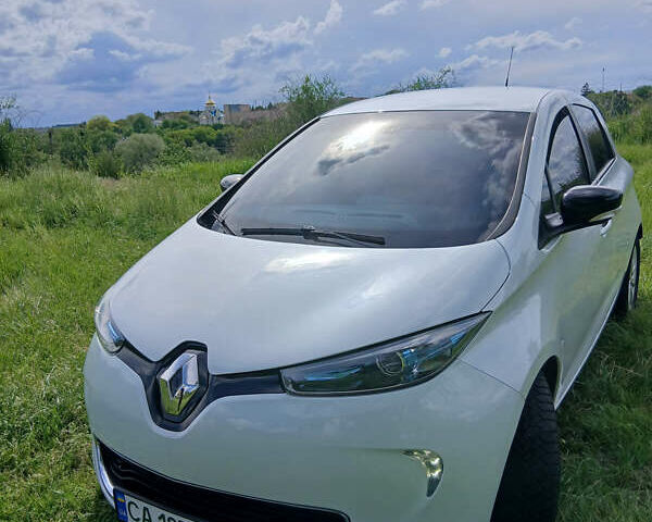 Белый Рено Зое, объемом двигателя 0 л и пробегом 121 тыс. км за 7900 $, фото 8 на Automoto.ua