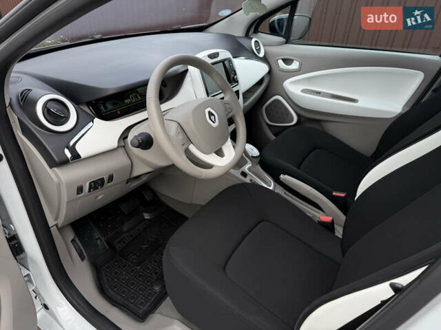 Белый Рено Зое, объемом двигателя 0 л и пробегом 32 тыс. км за 6600 $, фото 14 на Automoto.ua