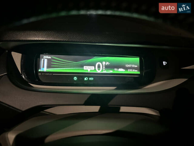 Білий Рено Зое, об'ємом двигуна 0 л та пробігом 127 тис. км за 5800 $, фото 16 на Automoto.ua