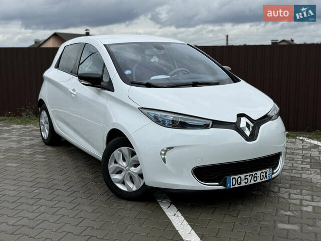 Белый Рено Зое, объемом двигателя 0 л и пробегом 32 тыс. км за 6600 $, фото 4 на Automoto.ua