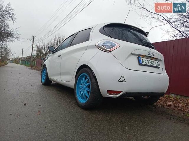 Білий Рено Зое, об'ємом двигуна 0 л та пробігом 153 тис. км за 6600 $, фото 1 на Automoto.ua