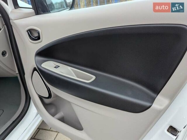 Білий Рено Зое, об'ємом двигуна 0 л та пробігом 85 тис. км за 6995 $, фото 24 на Automoto.ua