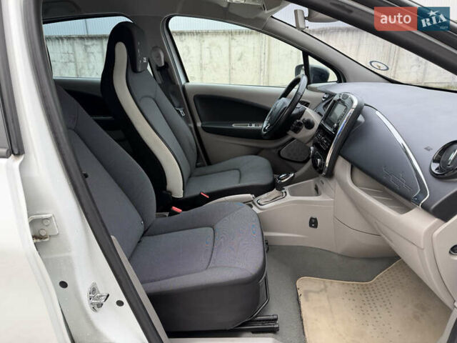 Білий Рено Зое, об'ємом двигуна 0 л та пробігом 154 тис. км за 6350 $, фото 28 на Automoto.ua