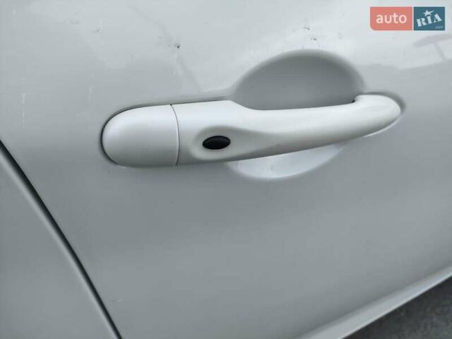 Білий Рено Зое, об'ємом двигуна 0 л та пробігом 110 тис. км за 6350 $, фото 30 на Automoto.ua
