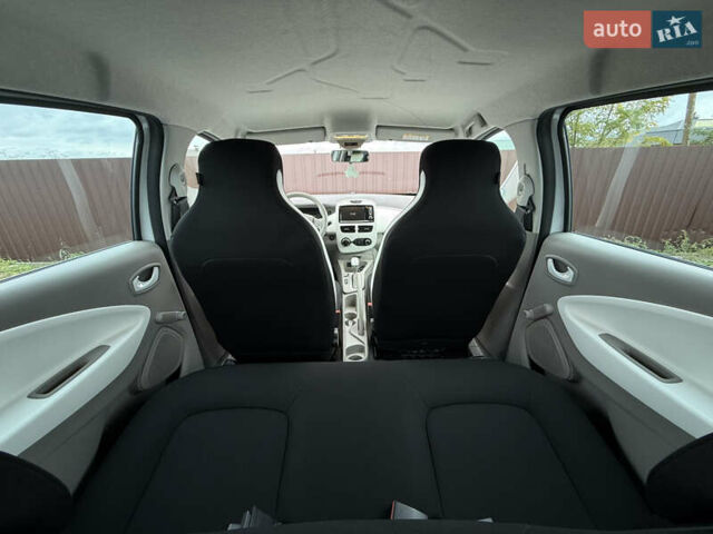 Белый Рено Зое, объемом двигателя 0 л и пробегом 32 тыс. км за 6600 $, фото 25 на Automoto.ua