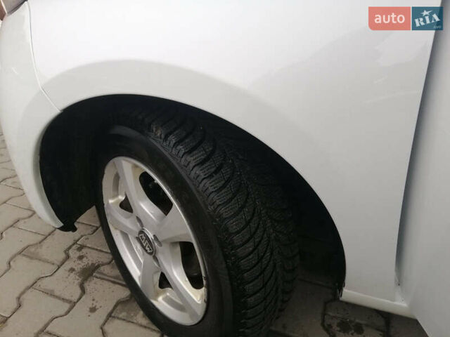 Белый Рено Зое, объемом двигателя 0 л и пробегом 145 тыс. км за 8200 $, фото 12 на Automoto.ua