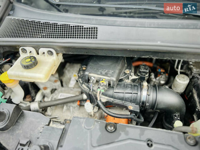 Білий Рено Зое, об'ємом двигуна 0 л та пробігом 160 тис. км за 7500 $, фото 46 на Automoto.ua