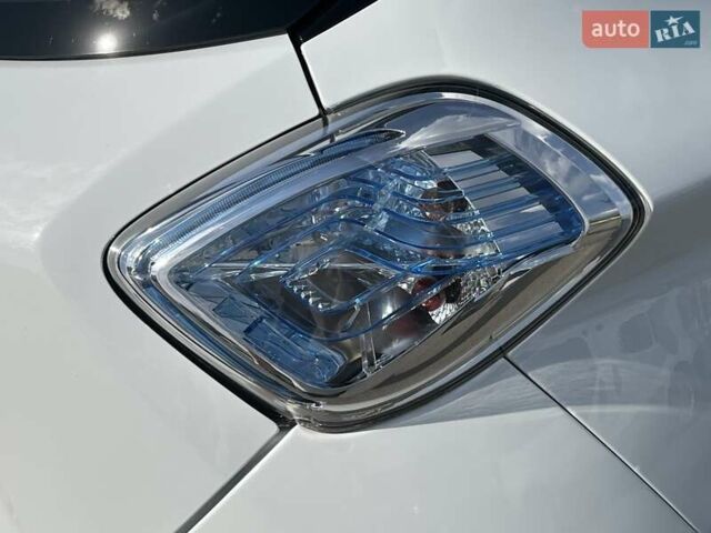 Белый Рено Зое, объемом двигателя 0 л и пробегом 195 тыс. км за 5999 $, фото 20 на Automoto.ua