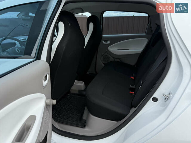 Белый Рено Зое, объемом двигателя 0 л и пробегом 32 тыс. км за 6600 $, фото 15 на Automoto.ua