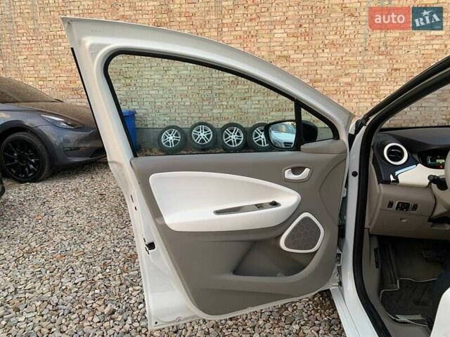 Білий Рено Зое, об'ємом двигуна 0 л та пробігом 90 тис. км за 6499 $, фото 8 на Automoto.ua