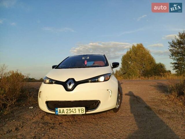 Белый Рено Зое, объемом двигателя 0 л и пробегом 150 тыс. км за 6400 $, фото 12 на Automoto.ua