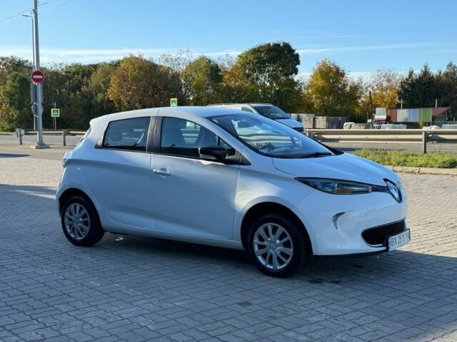 Белый Рено Зое, объемом двигателя 0 л и пробегом 98 тыс. км за 5250 $, фото 4 на Automoto.ua