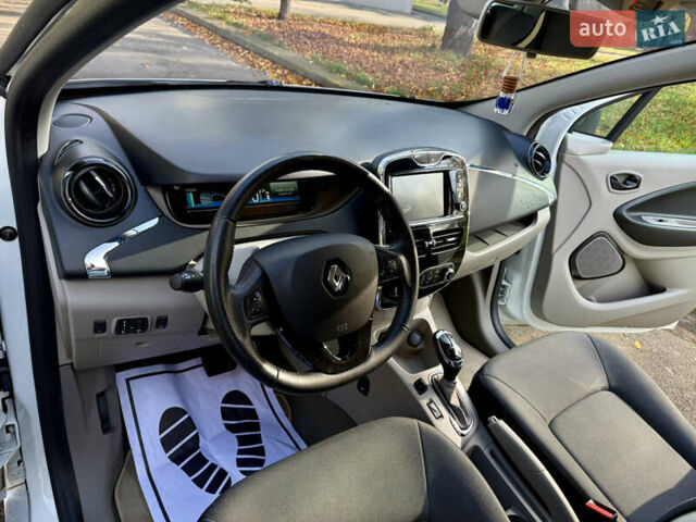 Білий Рено Зое, об'ємом двигуна 0 л та пробігом 68 тис. км за 6976 $, фото 16 на Automoto.ua