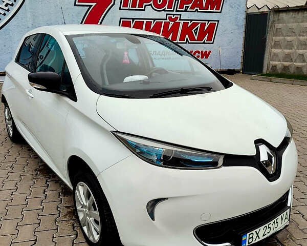 Белый Рено Зое, объемом двигателя 0 л и пробегом 98 тыс. км за 6200 $, фото 13 на Automoto.ua