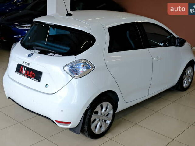 Белый Рено Зое, объемом двигателя 0 л и пробегом 109 тыс. км за 7500 $, фото 22 на Automoto.ua